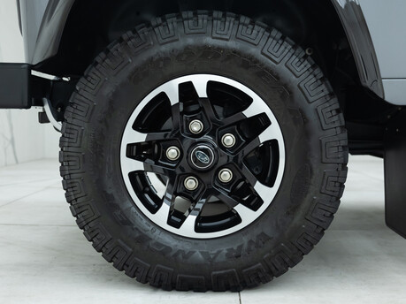 Land Rover Defender 90 Adventure