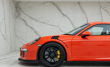 Porsche 911 GT3 RS (991) 33