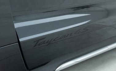 Porsche Taycan 4S Cross Turismo 31