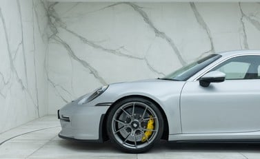 Porsche 911 GT3 Touring (992) 33