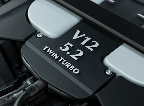 Aston Martin V12 Vantage 40