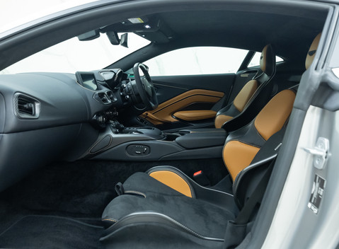 Aston Martin V12 Vantage 15