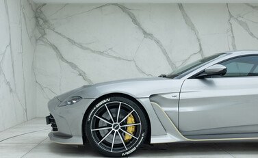 Aston Martin V12 Vantage 36