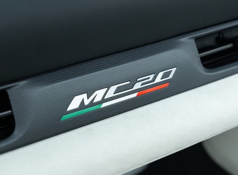 Maserati MC20 Cielo 36