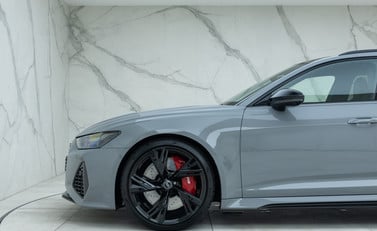 Audi RS6 Avant Carbon Black 37