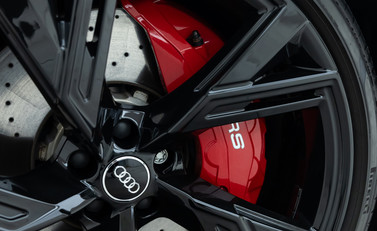 Audi RS6 Avant Carbon Black 28