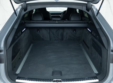 Audi RS6 Avant Carbon Black 40
