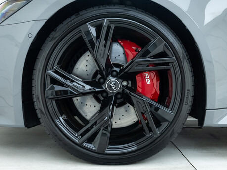 Audi RS6 Avant Carbon Black