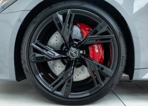 Audi RS6 Avant Carbon Black 
