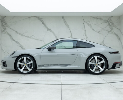 Porsche 911 Carrera T (992)