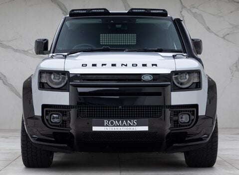 Land Rover Defender 110 D300 HSE Hard Top URBAN 4