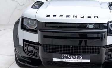 Land Rover Defender 110 D300 HSE Hard Top URBAN 21