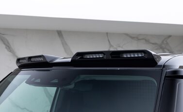 Land Rover Defender 110 D300 HSE Hard Top URBAN 26