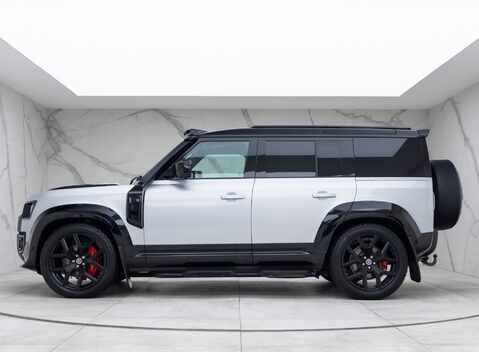 Land Rover Defender 110 D300 HSE Hard Top URBAN 2