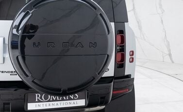 Land Rover Defender 110 D300 HSE Hard Top URBAN 22
