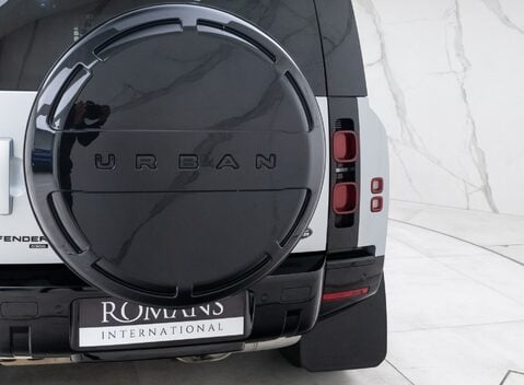 Land Rover Defender 110 D300 HSE Hard Top URBAN 22
