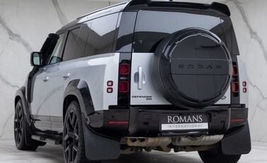 Land Rover Defender 110 D300 HSE Hard Top URBAN 7