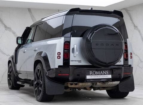Land Rover Defender 110 D300 HSE Hard Top URBAN 7