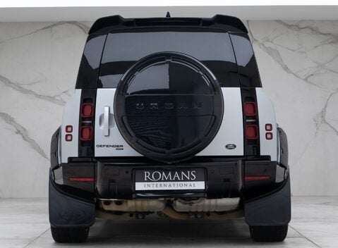 Land Rover Defender 110 D300 HSE Hard Top URBAN 5