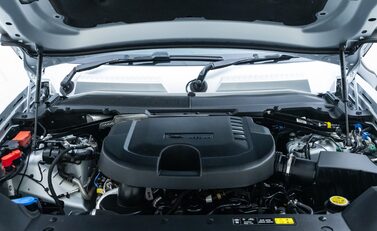 Land Rover Defender 110 D300 HSE Hard Top URBAN 35