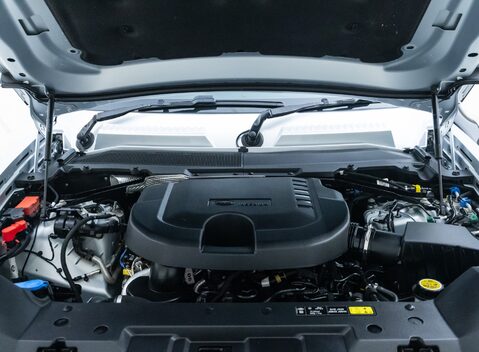 Land Rover Defender 110 D300 HSE Hard Top URBAN 35