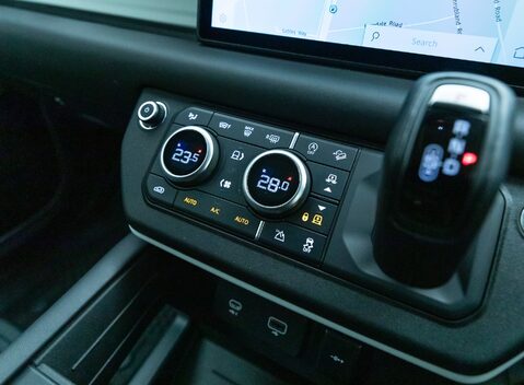 Land Rover Defender 110 D300 HSE Hard Top URBAN 17