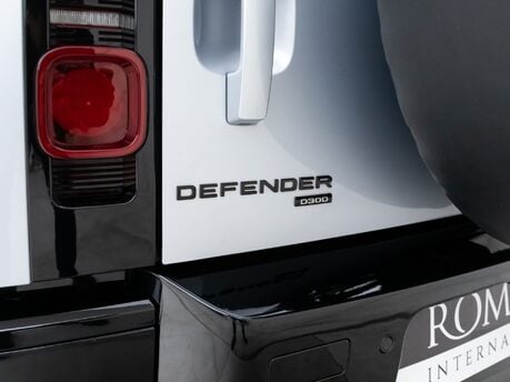 Land Rover Defender 110 D300 HSE Hard Top URBAN