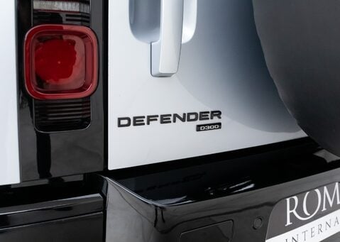Land Rover Defender 110 D300 HSE Hard Top URBAN