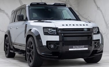 Land Rover Defender 110 D300 HSE Hard Top URBAN 6