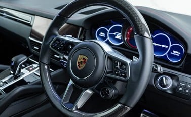 Porsche Cayenne GTS 16