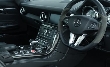 Mercedes-Benz SLS AMG 12