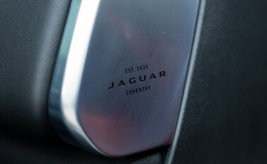 Jaguar F-Pace SVR 28