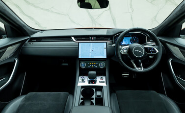 Jaguar F-Pace SVR 21