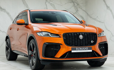 Jaguar F-Pace SVR 8