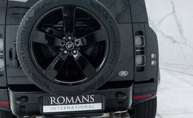 Land Rover Defender 110 V8 27