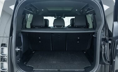 Land Rover Defender 110 V8 33