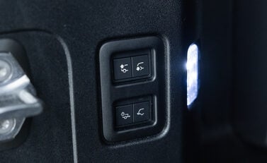 Land Rover Defender 110 V8 25