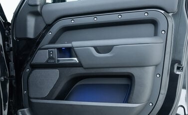 Land Rover Defender 110 V8 23