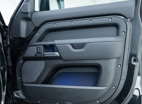 Land Rover Defender 110 V8 23