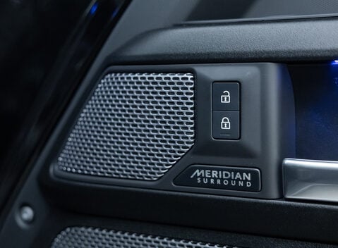 Land Rover Defender 110 V8 24