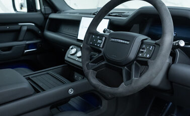 Land Rover Defender 110 V8 9