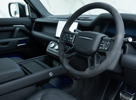 Land Rover Defender 110 V8 9