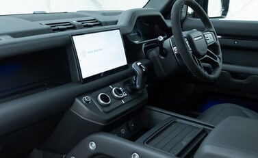 Land Rover Defender 110 V8 15