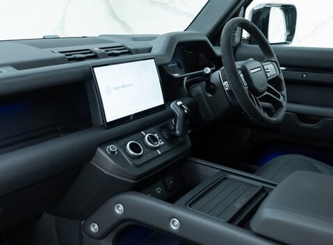 Land Rover Defender 110 V8 15