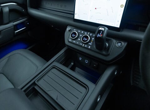 Land Rover Defender 110 V8 21