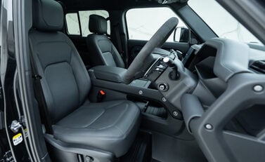 Land Rover Defender 110 V8 10