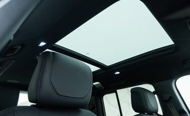 Land Rover Defender 110 V8 11