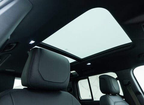 Land Rover Defender 110 V8 11