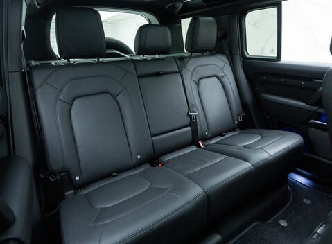 Land Rover Defender 110 V8 12