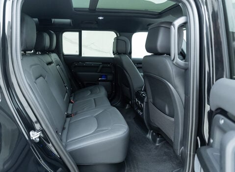 Land Rover Defender 110 V8 13